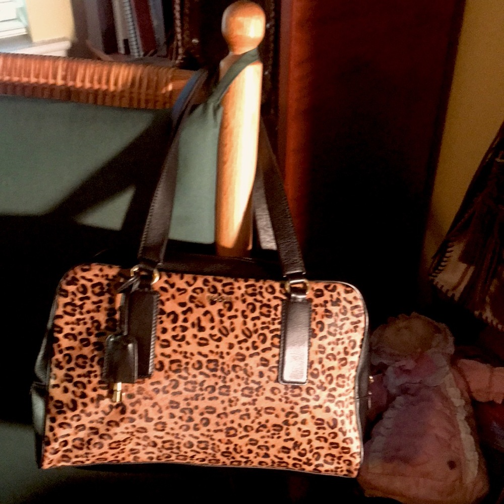 Fossil Black leather and leopard suede design.  Very good condition.